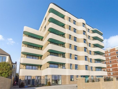 Flat for sale in Kingsway, Hove BN3