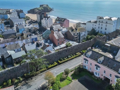 Flat for sale in St. Florence Parade, Tenby SA70