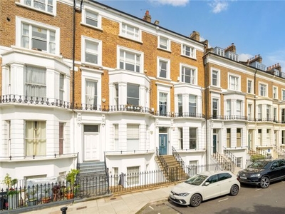Flat for sale in St James's Gardens, London W11