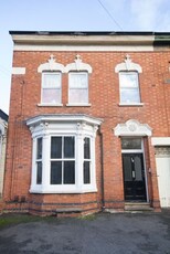 Flat to rent in 18 Fosse Road Central, Leicester LE3