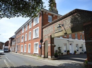 Flat to rent in 3 East Row Mews, East Row, Chichester, West Sussex PO19