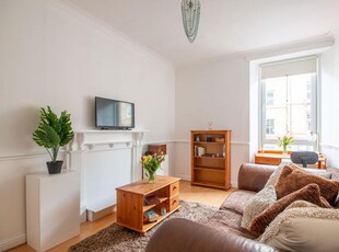 Flat to rent in Albert Street, Edinburgh EH7