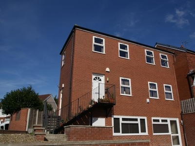 Flat to rent in Bentley Parade, Meanwood, Leeds LS6