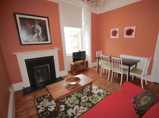 Flat to rent in Brunton Terrace, Edinburgh EH7