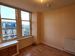 Flat to rent in Causeyside Street, Paisley, Renfrewshire PA1