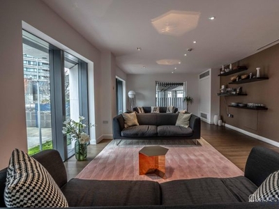 Flat to rent in Chronicle Tower, City Road EC1V