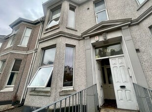 Flat to rent in Connaught Avenue, Mannamead, Plymouth PL4