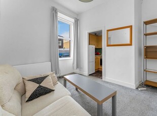 Flat to rent in Dunedin Street, Broughton, Edinburgh EH7