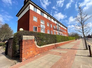 Flat to rent in Eccles New Road, Salford M5