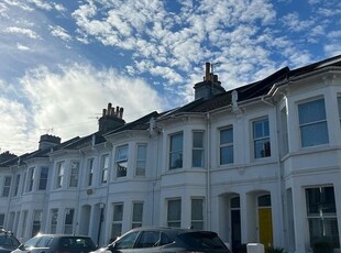 Flat to rent in Exeter Street, Brighton BN1