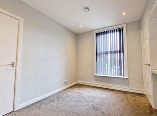 Flat to rent in Fylde Road, Preston, Lancashire PR2