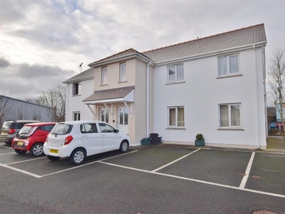 Flat to rent in Hall Park Close, Haverfordwest SA61