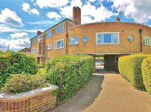 Flat to rent in Kingston Road, Staines-Upon-Thames, Surrey TW18