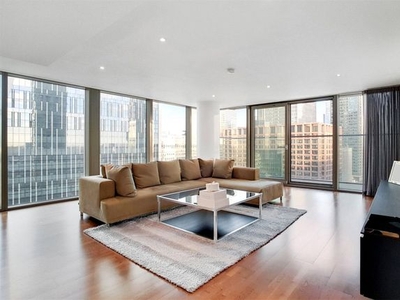 Flat to rent in Landmark West Tower, 22 Marsh Wall E14