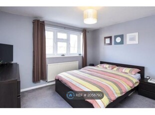 Flat to rent in Leicester Road, New Barnet, Barnet EN5