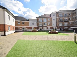 Flat to rent in Ley Farm Close, Garston, Watford WD25