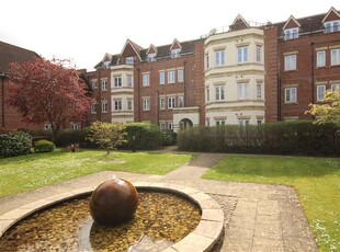 Flat to rent in London Road, Guildford, Surrey GU1