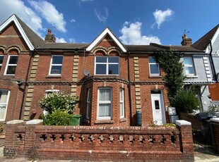 Flat to rent in Mill Road, Eastbourne BN21