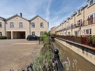 Flat to rent in Mill Street, Witney, Oxfordshire OX28