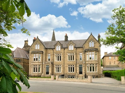 Flat to rent in North Park Road, Harrogate HG1