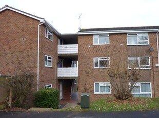 Flat to rent in Osterley Close, Stevenage SG2