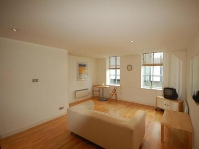 Flat to rent in Park House Apartments, Leeds LS1