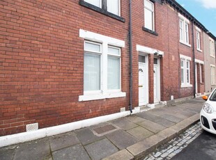 Flat to rent in Percy Street, Wallsend NE28