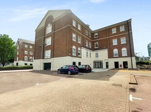 Flat to rent in Quayside, Chatham Maritime, Chatham, Kent ME4