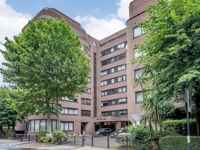Flat to rent in Queens Terrace, St John's Wood, London NW8