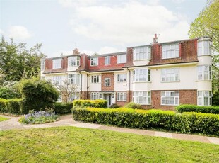 Flat to rent in Seymour Court, Whitehall Road, Chingford E4