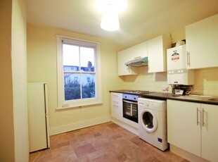 Flat to rent in St. Lukes Road, Brighton BN2