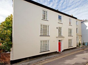 Flat to rent in St Peter Street, Tiverton, Devon EX16