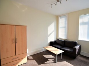 Flat to rent in Stanley Road, Brighton BN1