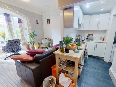 Flat to rent in Stone Villas, Far Headingley, Leeds LS6