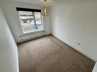 Flat to rent in Taylifers, Harlow CM19