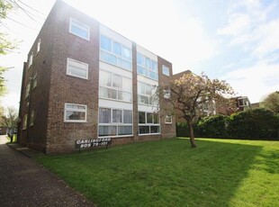 Flat to rent in The Park, Sidcup DA14