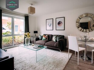 Flat to rent in Velveteen Crescent, Worsley, Manchester M28