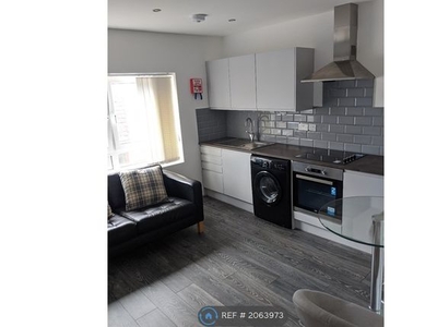Flat to rent in Walter Road, Swansea SA1