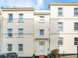 Flat to rent in Western Street, Brighton, East Sussex BN1