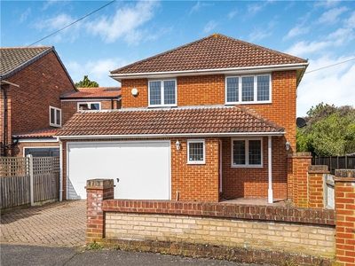 Kinross Drive, Sunbury-on-Thames