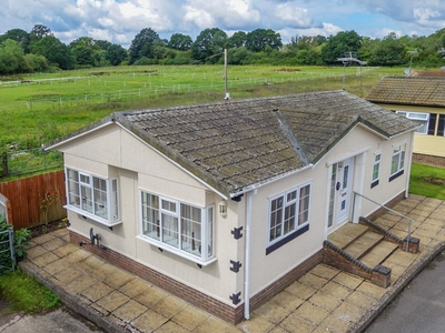 Langley Common Road, Barkham, Wokingham, Berkshire, RG40 2 bedroom in Barkham