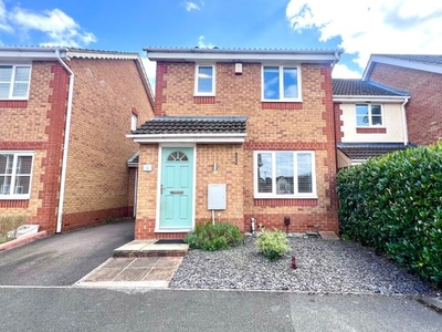 Link-detached house to rent in Dickenson Road, Swindon SN25