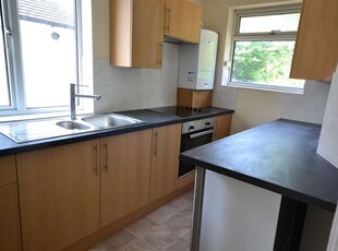 Maisonette to rent in Courtlands Drive, Watford, Herts WD17