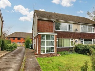 Maisonette to rent in Wharf Road, Wendover, Aylesbury HP22