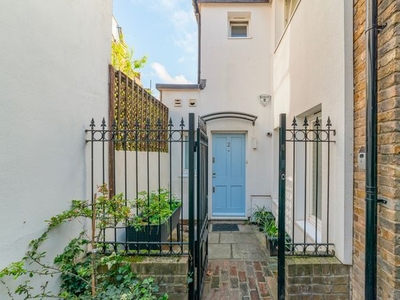 Mews house to rent in Marty's Yard, Hampstead High Street, London NW3