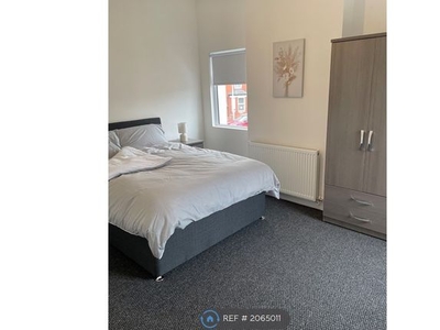 Room to rent in Mold Road, Wales CH5