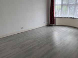 Room to rent in Narborough Road South, Braunstone, Leicester LE3