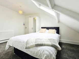 Room to rent in Westoe Road, South Shields NE33