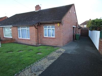 Bungalow to rent in Woolsery Avenue, Exeter EX4