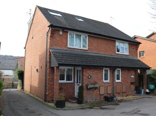 Semi-detached house to rent in London Road, Loudwater HP10